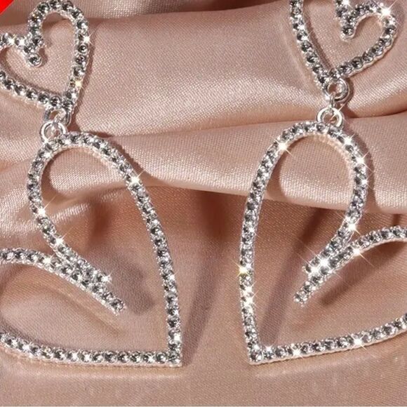 💛 Betsey Johnson double heart rhinestone dangle earrings 💛 - Picture 9 of 9